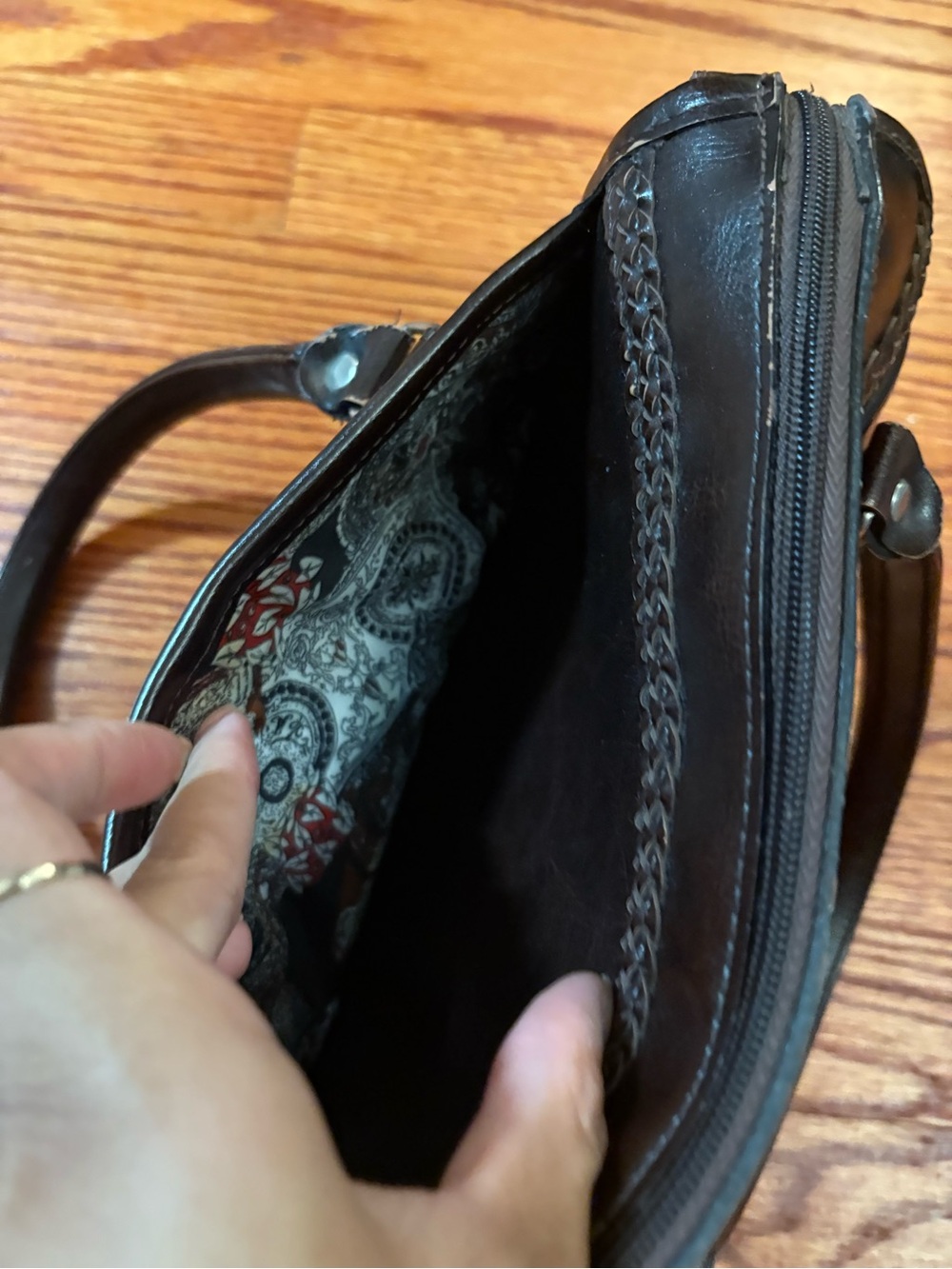 Brighton Brown Two-Tone Leather Shoulder Bag - Picture 7 of 8